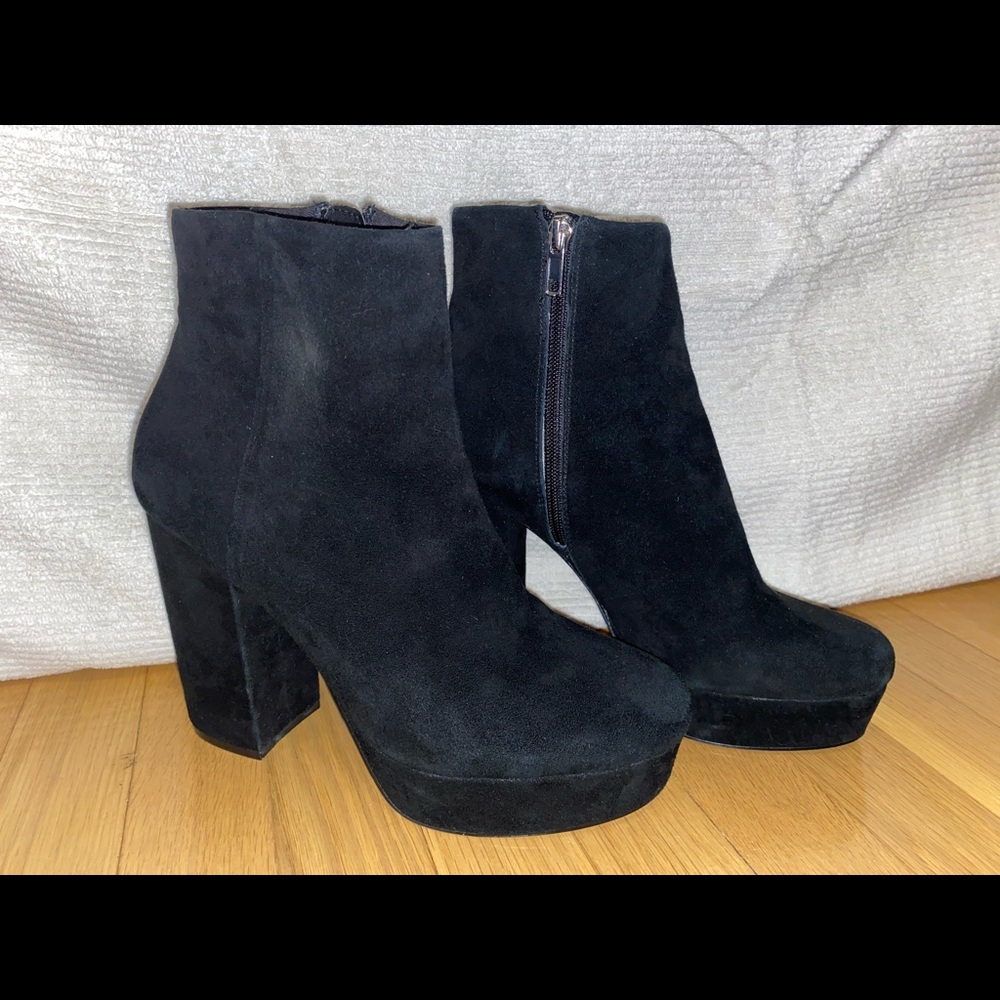 GRATIFY STEVE MADDEN BLACK SUEDE PLATFORM BOOTIE